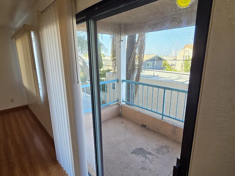 626 W 6th St #213 — Photo 2