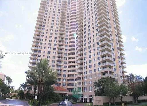 19501 W Country Club Dr #Penthouse 06 — Photo 37