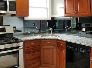 155 Clinton St, Woodbridge, NJ 07095