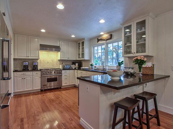 5th image of 3139 Patio Dr
