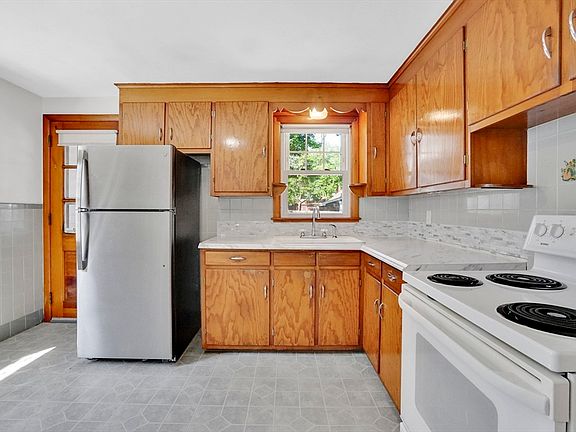 2nd image of 267 Connecticut Ave