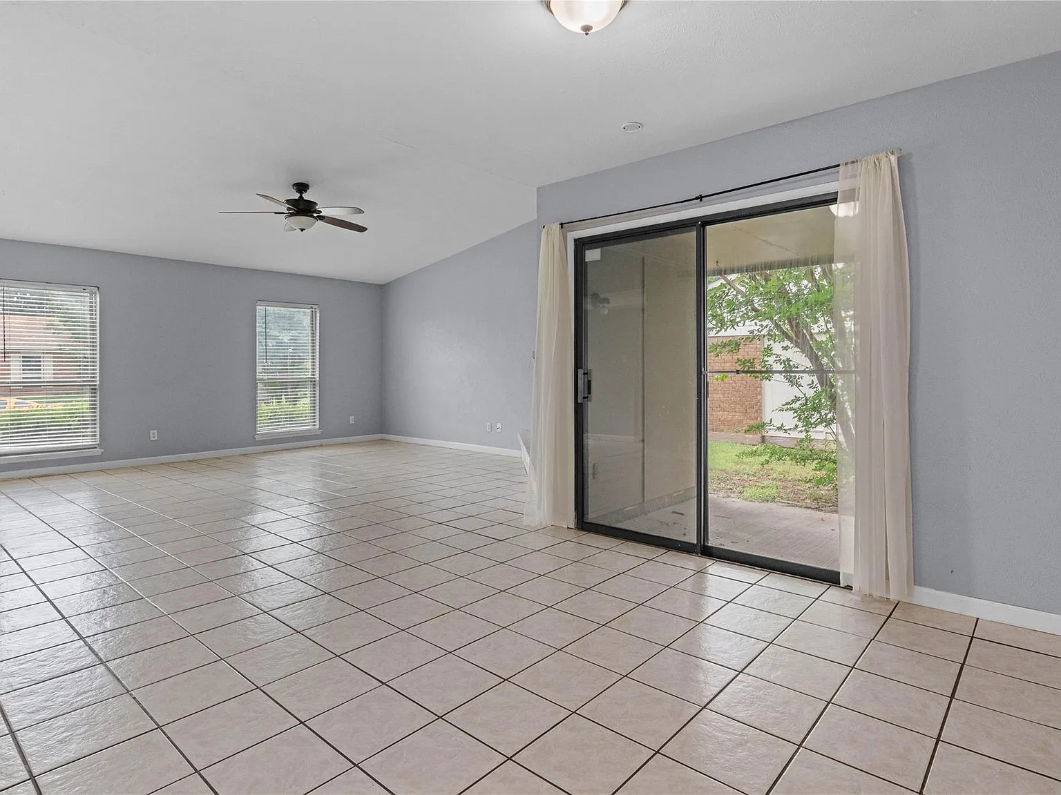 3 bed, 1521 sqft, $2,250 — Photo 3