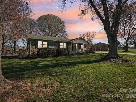 2nd image of 108 Colonial Dr