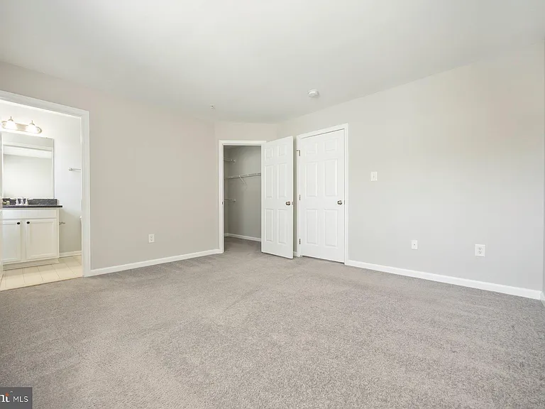947 Chase Walk — Photo 15