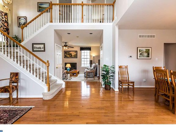 2nd image of 218 Garden View Dr