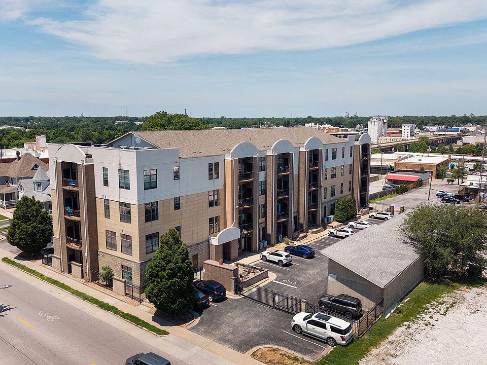 1st image of 623 W Walnut Street Unit 301