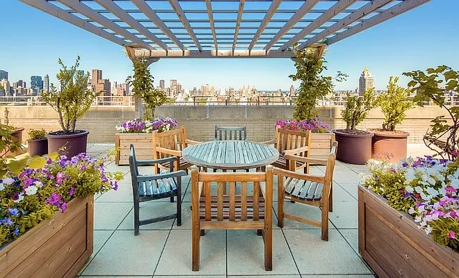 Sold by R New York | media 25