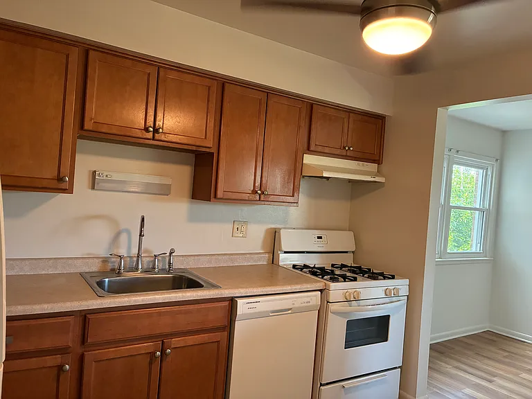 5026 Suffield Ct #2C — Photo 4
