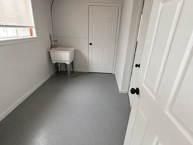 laundry room,