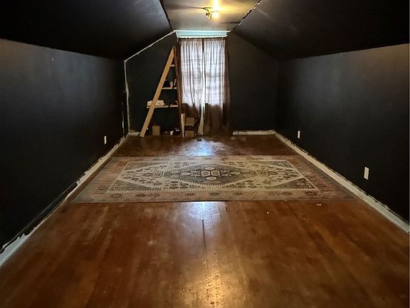 4th image of 840 W Hazel Ave