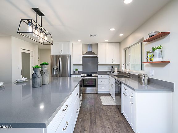 4th image of 820 E CORAL GABLES Drive