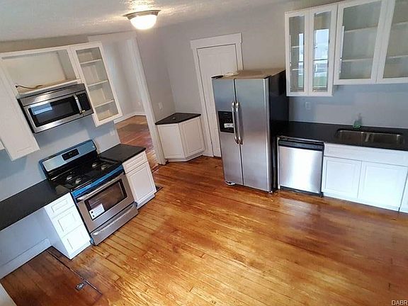 5th image of 530 Oak St