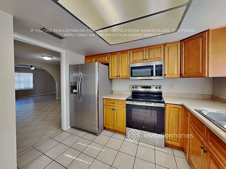 13802 N 45th Ave — Photo 7