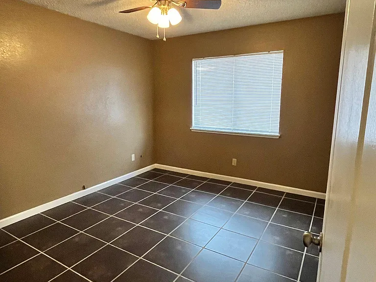 9120 Peach Ave — Photo 16