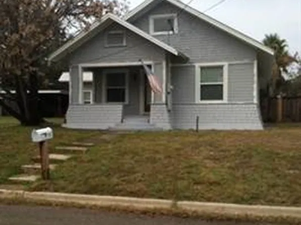 717 Dallas St, Pleasanton, TX 78064