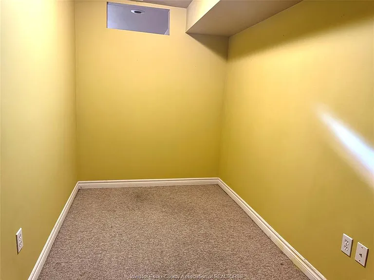 1011 Silverdale Dr — Photo 13