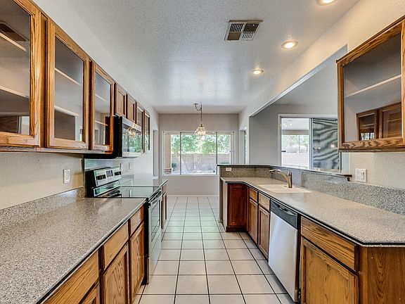 2nd image of 872 N Pineview Dr