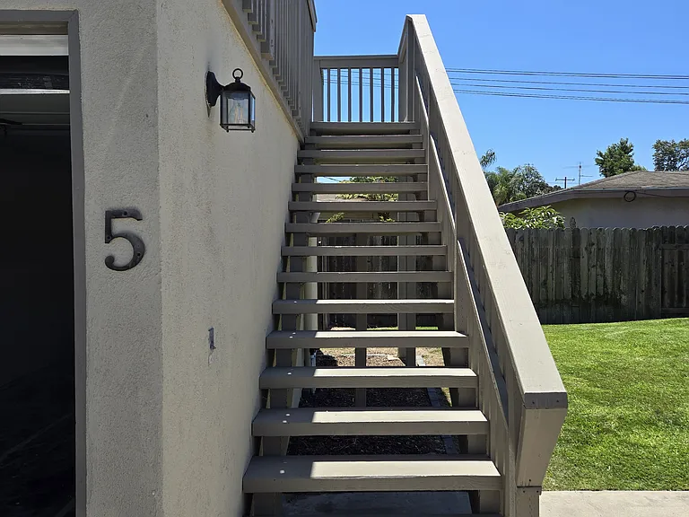 375 E 18th St #5 — Photo 2
