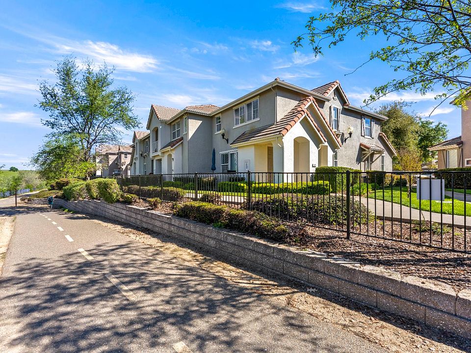 1st image of 502 Esplanade Cir