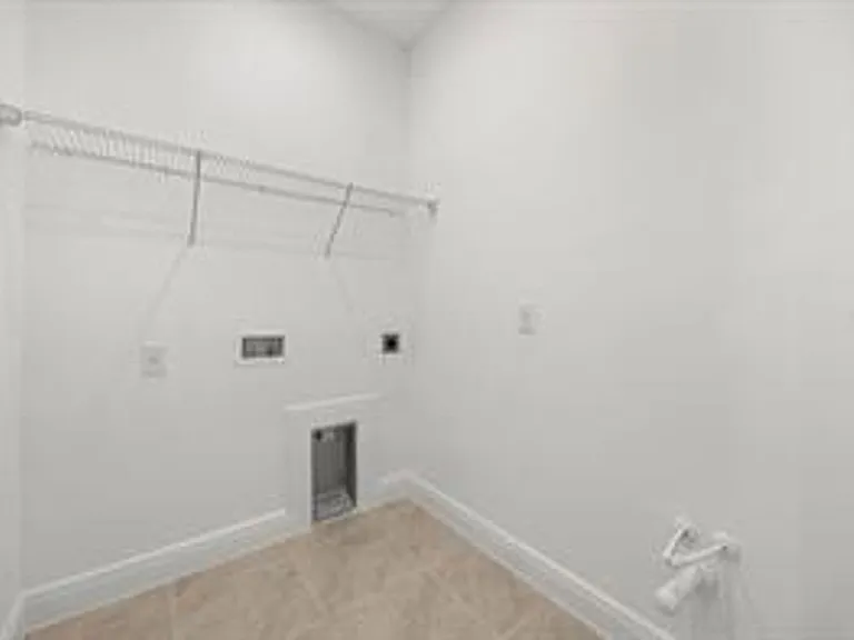 7991 Syracuse Dr — Photo 24