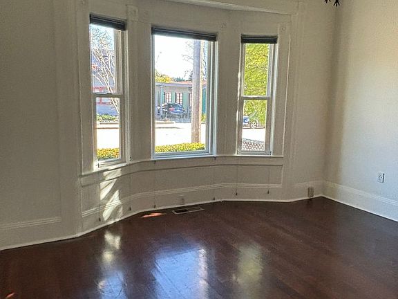 5th image of 339 Stanford Ave