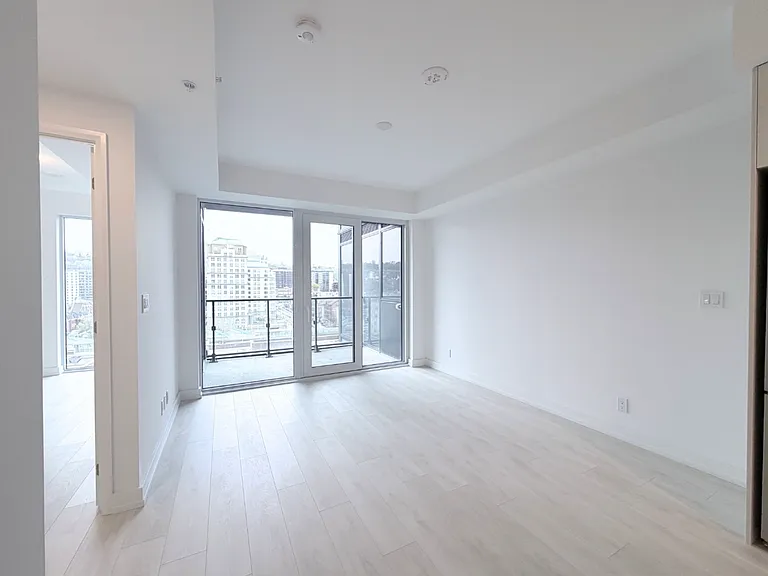 75 James St S #824-921 — Photo 16