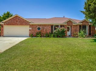 1129 Belmont Dr, Grand Prairie, TX 75052