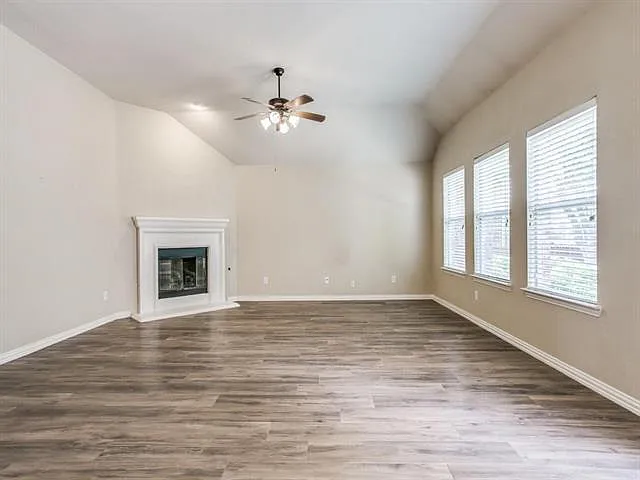 10272 Bancroft Ln — Photo 9