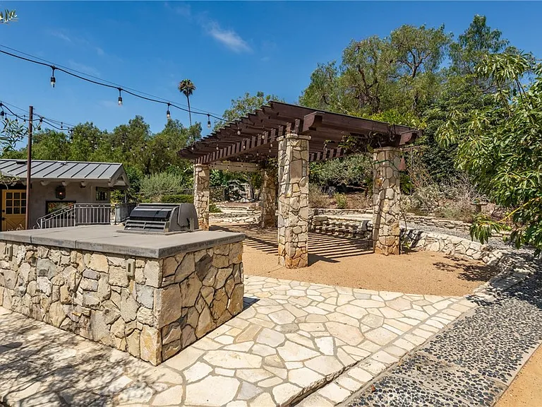 57 Narcissa Dr — Photo 35
