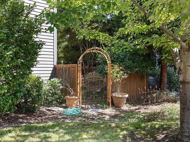 100 Jackson Creek Dr — Photo 23
