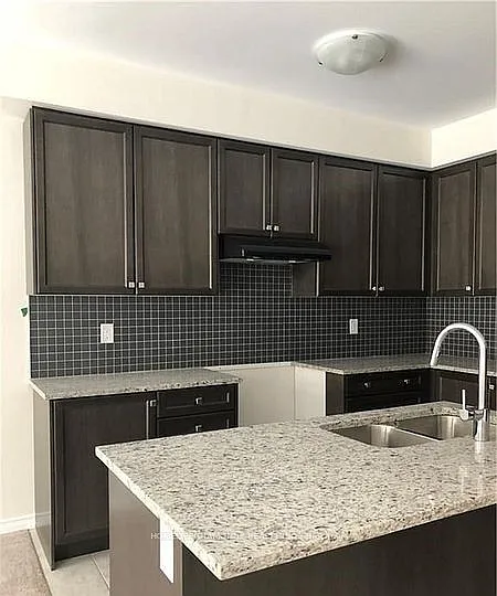4 bed, $2,700 — Photo 3