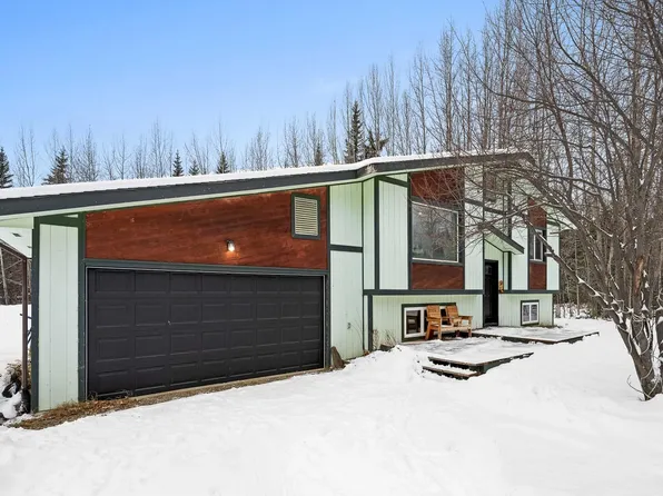 2560 Carrie Lynn Dr, North Pole, AK 99705