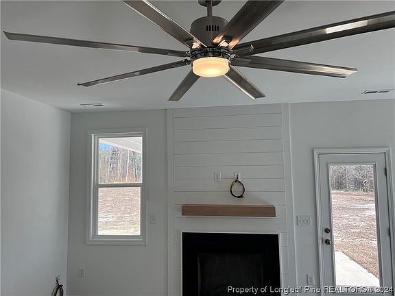 5th image of 219 Woodsrun St