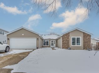 112 Green Meadows Dr, Glendale Heights, IL 60139