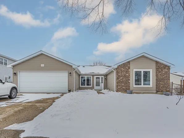 112 Green Meadows Dr, Glendale Heights, IL 60139