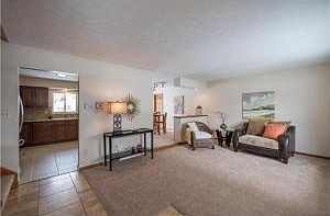 3rd image of 3754 Darbyshire Dr
