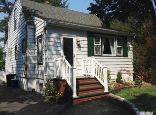 46 Alton Rd, Babylon, NY 11702