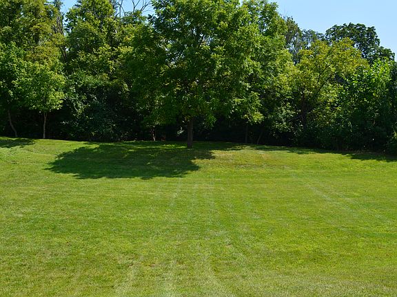 2nd image of 6876 Hickory Pointe Dr