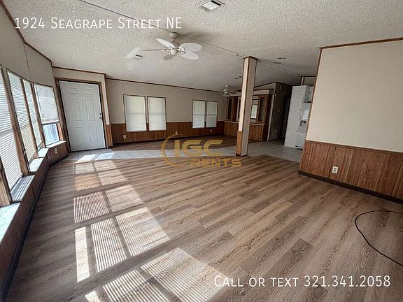 4th image of 1924 Seagrape St NE