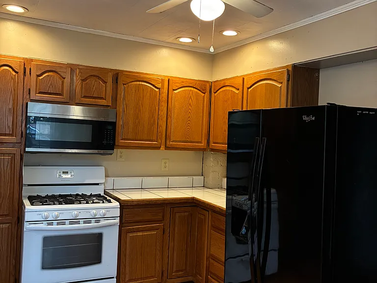 604 S Main St — Photo 3