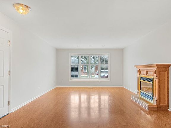 4th image of 229 Lynden Rd #19