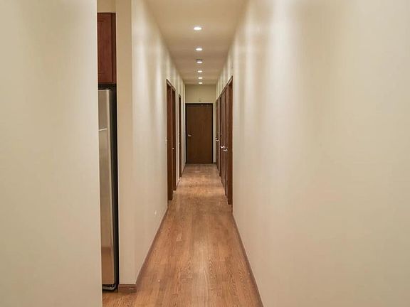 5th image of 670-72 N Peoria St #2