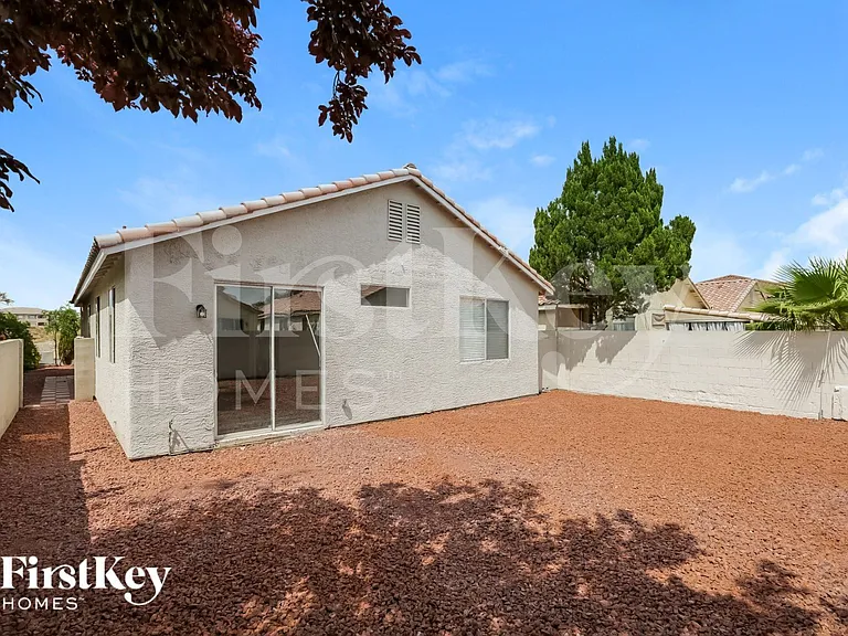 8717 W Rochelle Ave — Photo 14