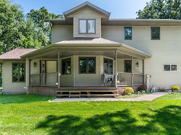 4th image of 966 Sherman Dr
