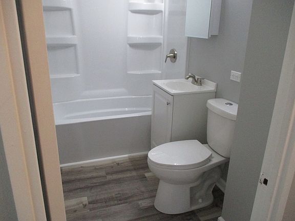 3rd image of 1308 W Marion St