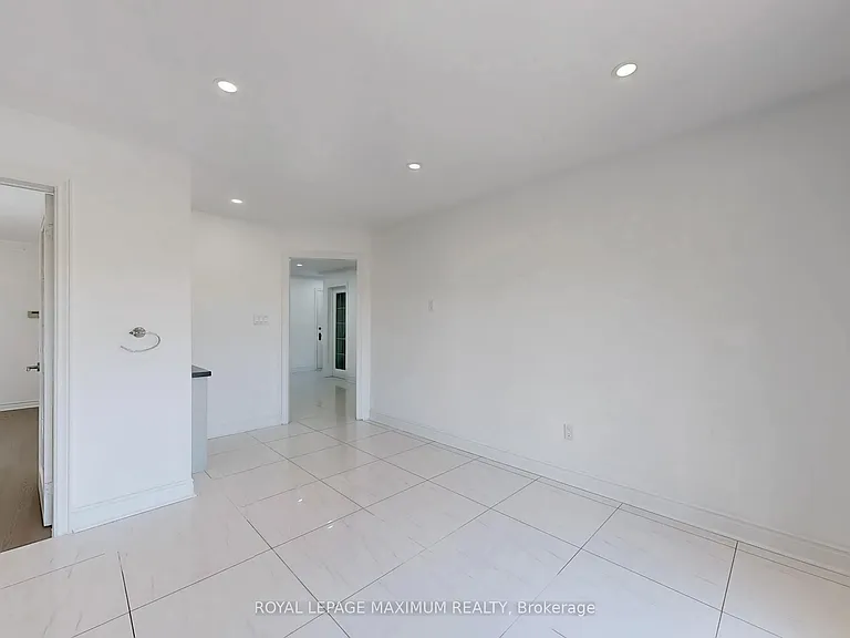 22A Waltham Cres — Photo 34