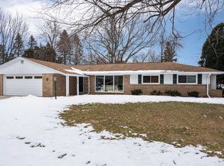 2271 W Dunwood Rd, Glendale, WI 53209