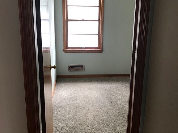 5th image of 5938 Deering Ave