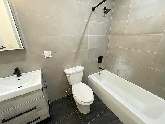 Rented by Tapiro Realty | media 17