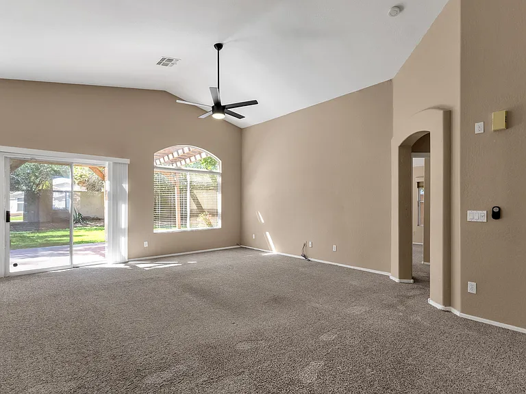 647 W Fremont Dr — Photo 16